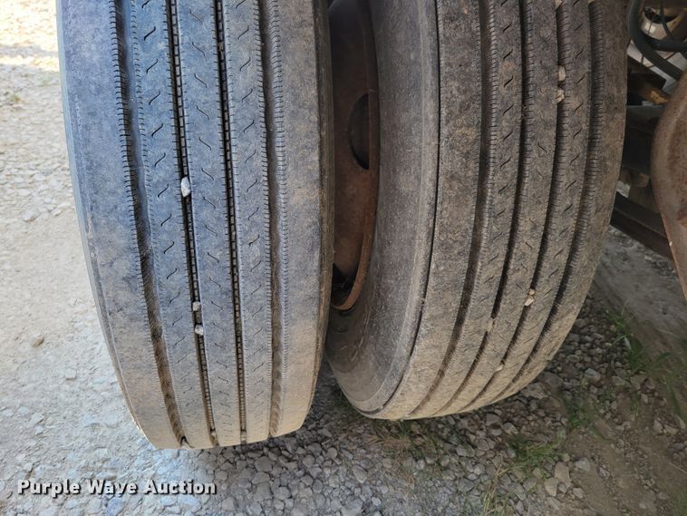 image for item DM8041 2002 Guthrie Wilkins TR  walking floor trailer