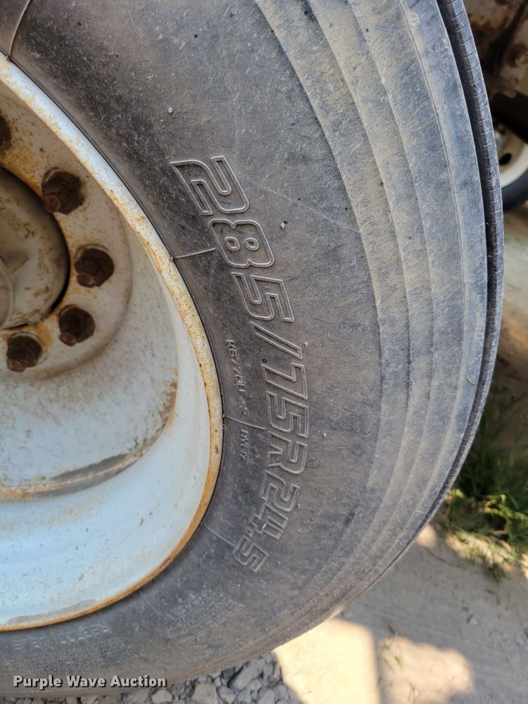 image for item DM8041 2002 Guthrie Wilkins TR  walking floor trailer