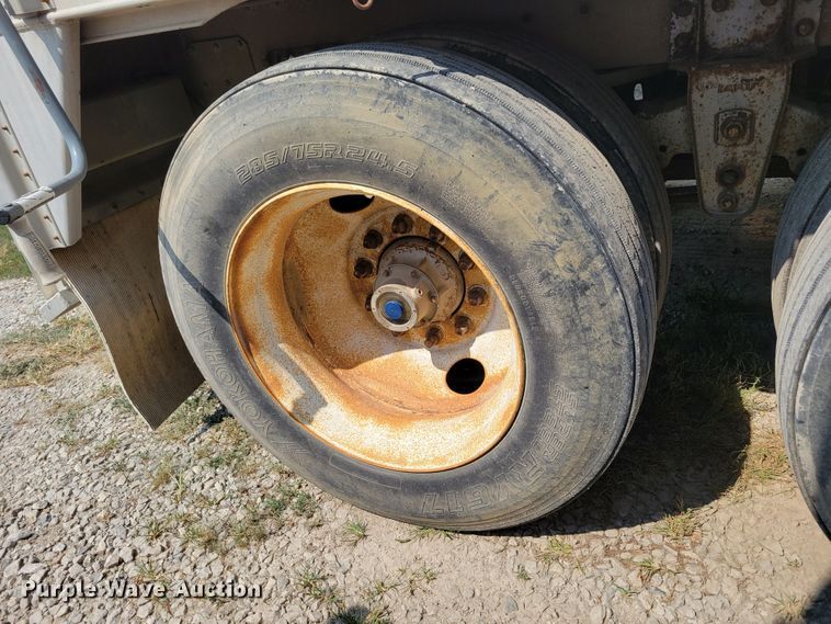 image for item DM8041 2002 Guthrie Wilkins TR  walking floor trailer