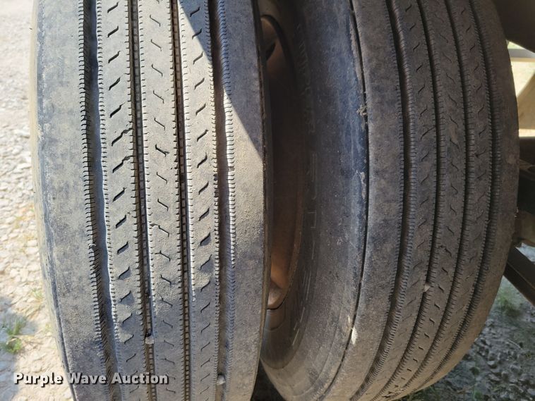 image for item DM8041 2002 Guthrie Wilkins TR  walking floor trailer