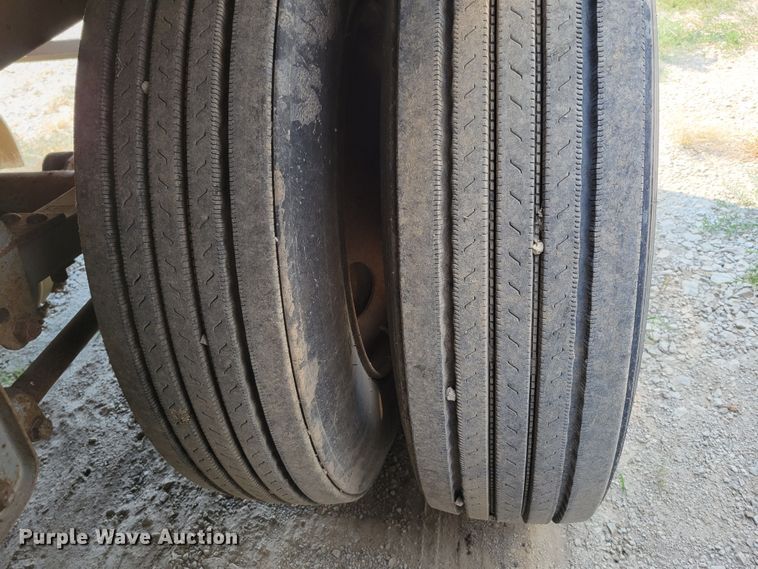 image for item DM8041 2002 Guthrie Wilkins TR  walking floor trailer