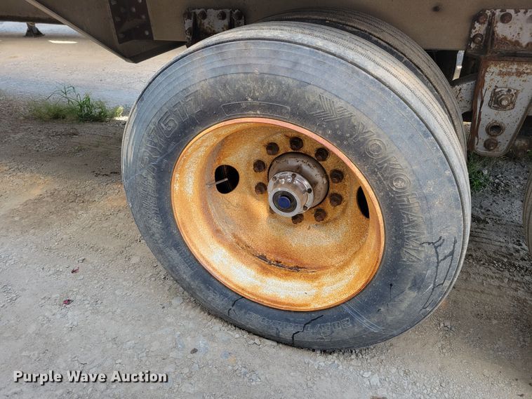 image for item DM8041 2002 Guthrie Wilkins TR  walking floor trailer