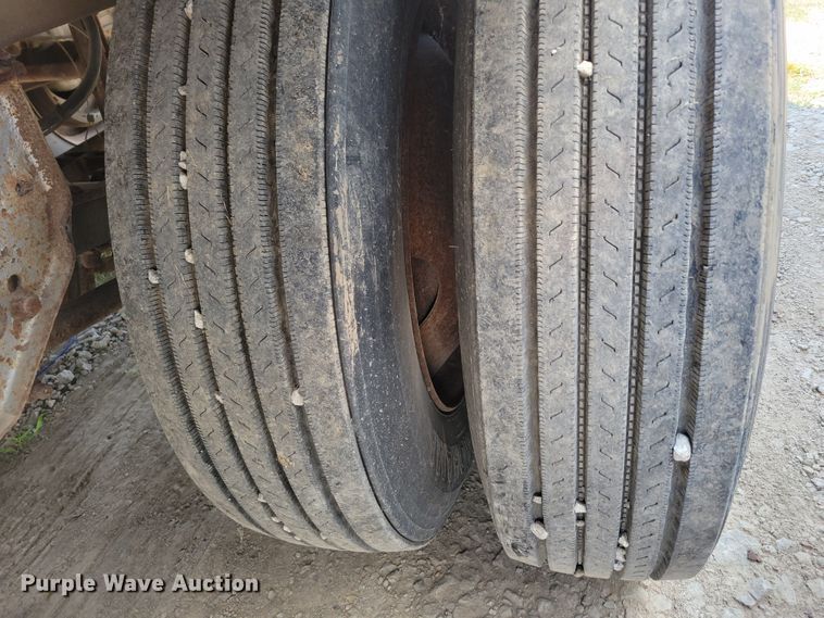 image for item DM8041 2002 Guthrie Wilkins TR  walking floor trailer