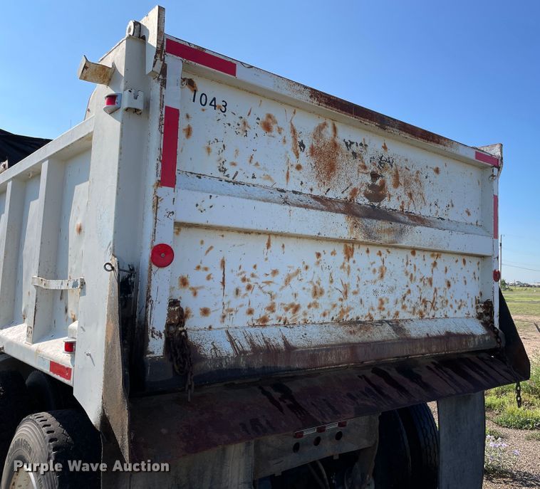 image for item DN5148 1995 Kenworth T450  dump truck