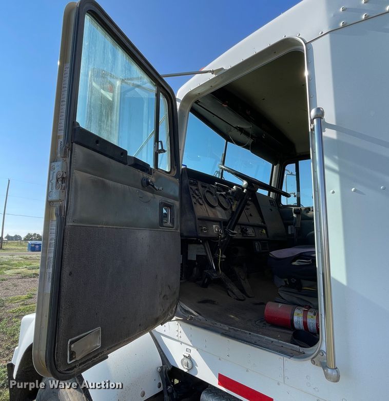 image for item DN5148 1995 Kenworth T450  dump truck