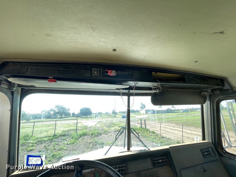 image for item DN5148 1995 Kenworth T450  dump truck