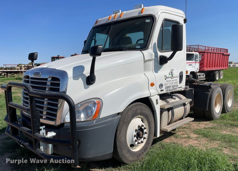 image for item DN5192 2011 Freightliner Cascadia 125  semi truck