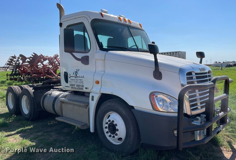 image for item DN5192 2011 Freightliner Cascadia 125  semi truck