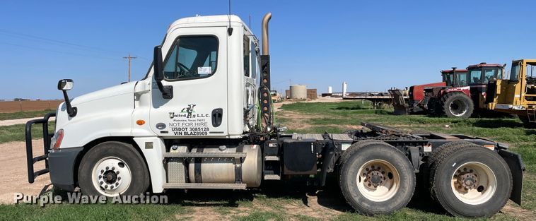 image for item DN5192 2011 Freightliner Cascadia 125  semi truck