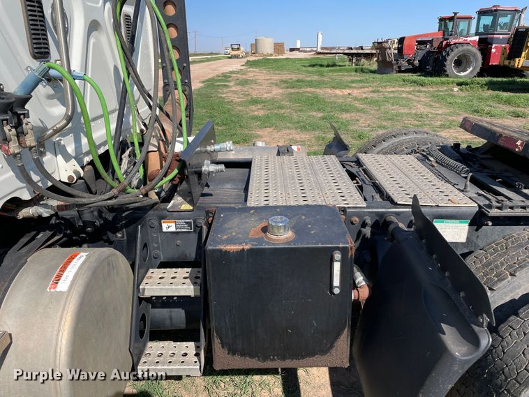 image for item DN5192 2011 Freightliner Cascadia 125  semi truck