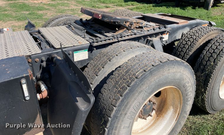 image for item DN5192 2011 Freightliner Cascadia 125  semi truck