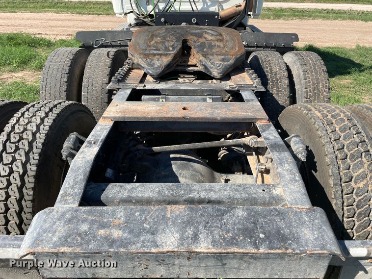 image for item DN5192 2011 Freightliner Cascadia 125  semi truck