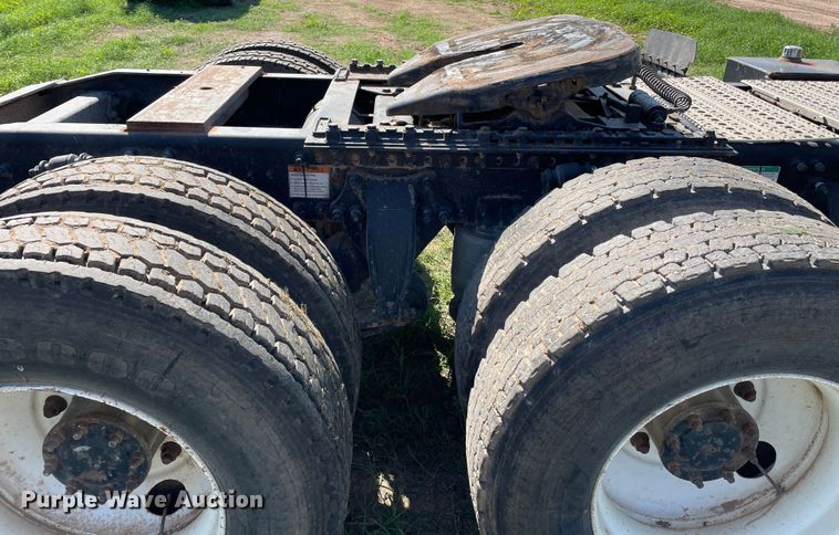 image for item DN5192 2011 Freightliner Cascadia 125  semi truck