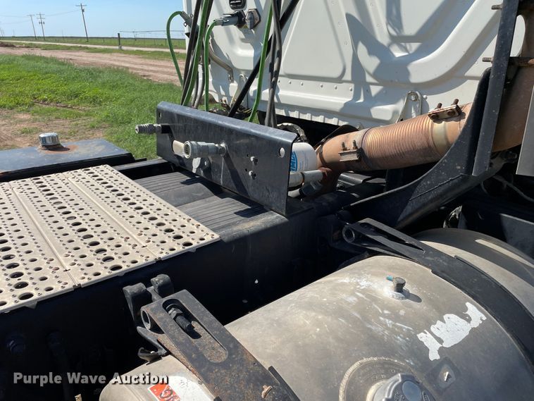 image for item DN5192 2011 Freightliner Cascadia 125  semi truck