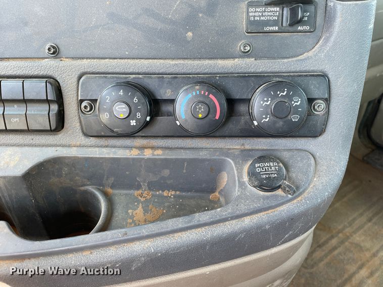 image for item DN5192 2011 Freightliner Cascadia 125  semi truck