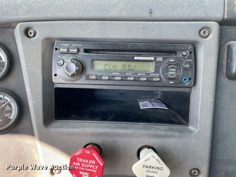 image for item DN5192 2011 Freightliner Cascadia 125  semi truck