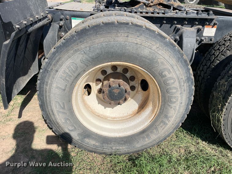 image for item DN5192 2011 Freightliner Cascadia 125  semi truck