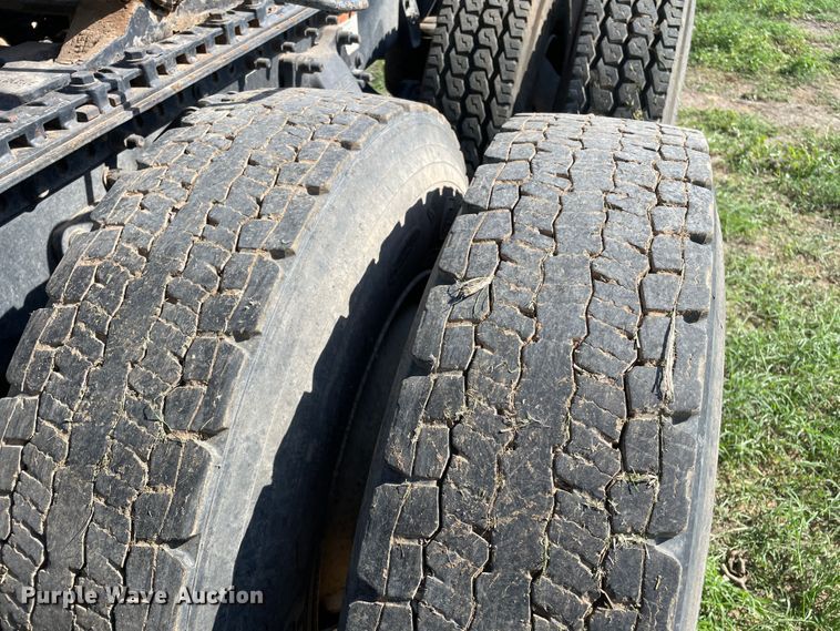 image for item DN5192 2011 Freightliner Cascadia 125  semi truck