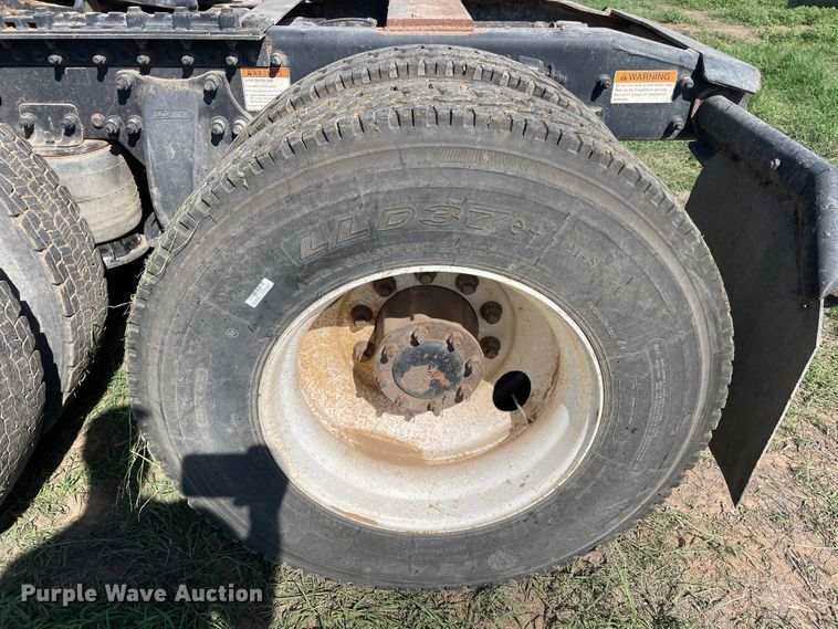 image for item DN5192 2011 Freightliner Cascadia 125  semi truck