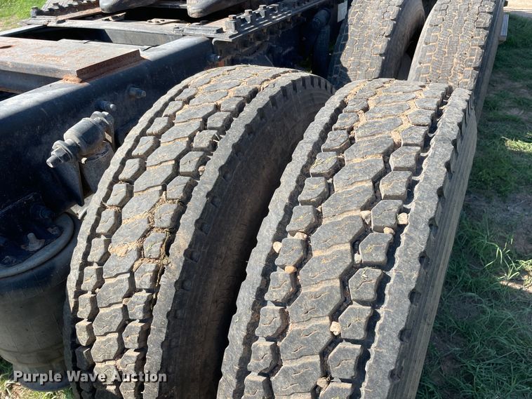 image for item DN5192 2011 Freightliner Cascadia 125  semi truck