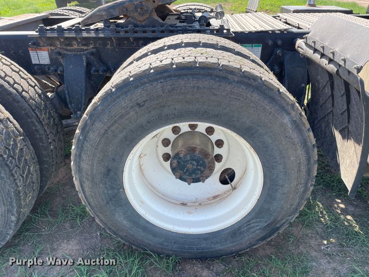 image for item DN5192 2011 Freightliner Cascadia 125  semi truck