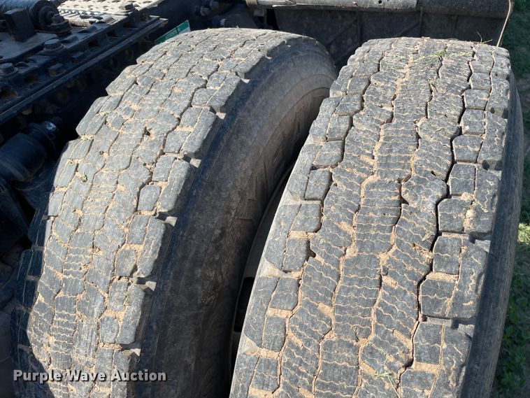 image for item DN5192 2011 Freightliner Cascadia 125  semi truck