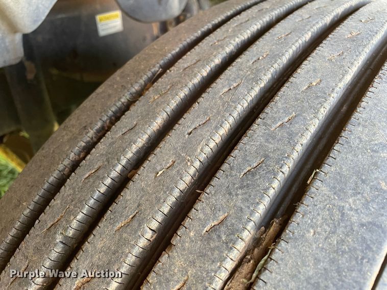 image for item DN5192 2011 Freightliner Cascadia 125  semi truck