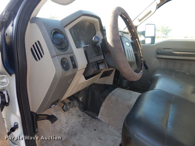 image for item DO1575 2010 Ford F450 Super Duty  flatbed truck