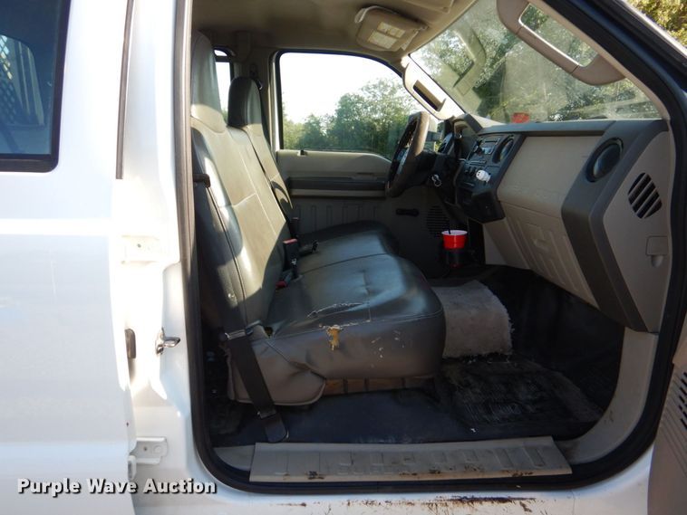 image for item DO1575 2010 Ford F450 Super Duty  flatbed truck