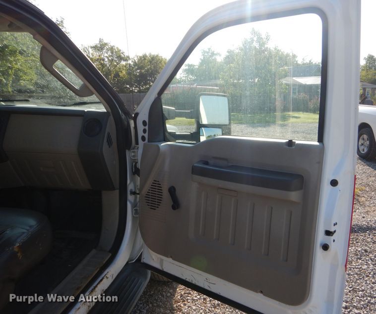 image for item DO1575 2010 Ford F450 Super Duty  flatbed truck