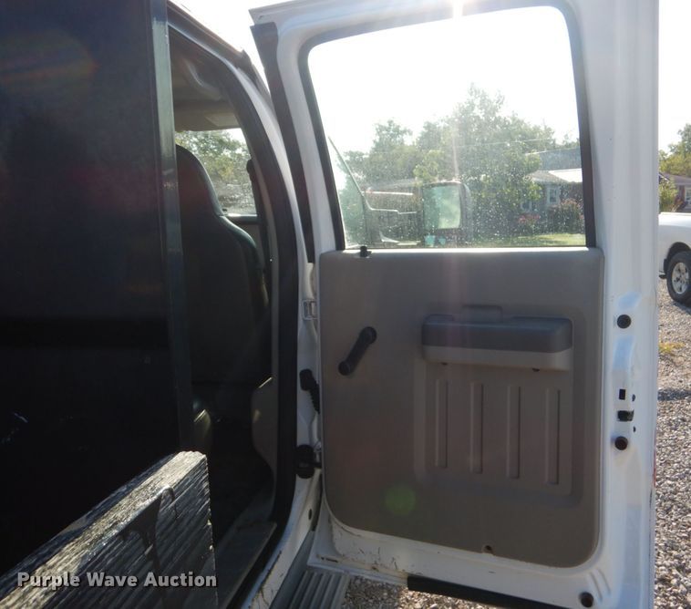 image for item DO1575 2010 Ford F450 Super Duty  flatbed truck