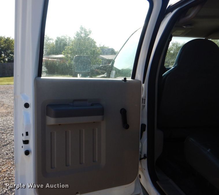 image for item DO1575 2010 Ford F450 Super Duty  flatbed truck