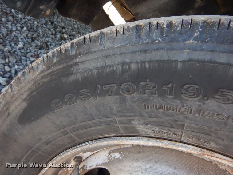 image for item DO1575 2010 Ford F450 Super Duty  flatbed truck