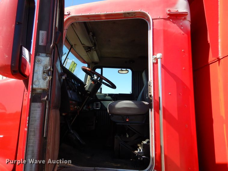 image for item DO1590 1999 Kenworth T800  dump truck