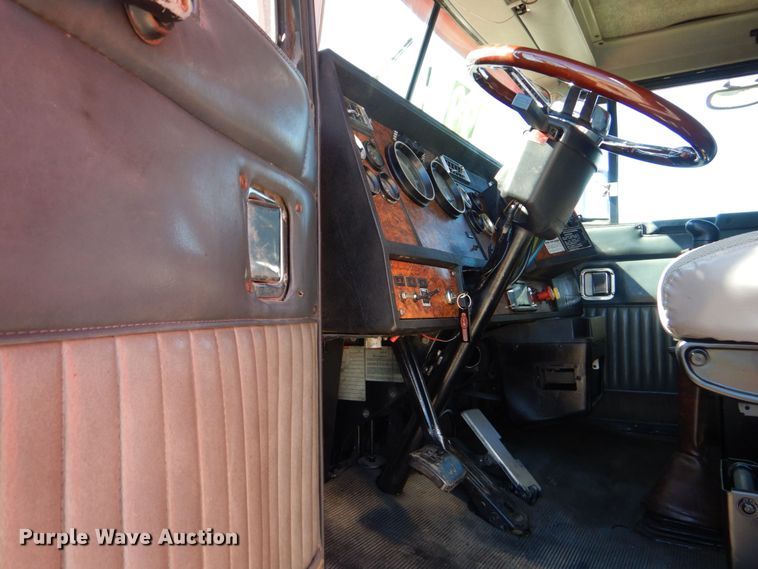 image for item DO1590 1999 Kenworth T800  dump truck