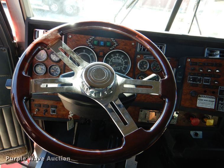 image for item DO1590 1999 Kenworth T800  dump truck