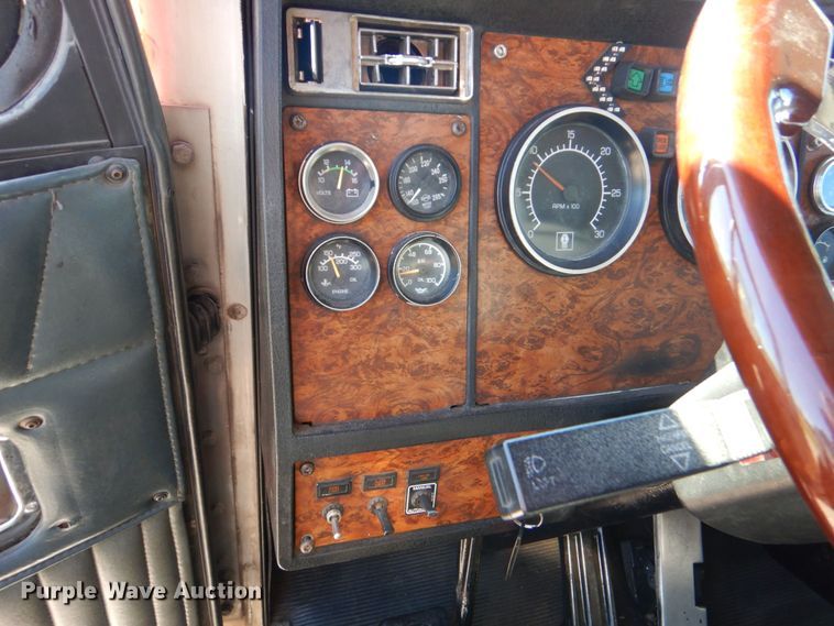 image for item DO1590 1999 Kenworth T800  dump truck