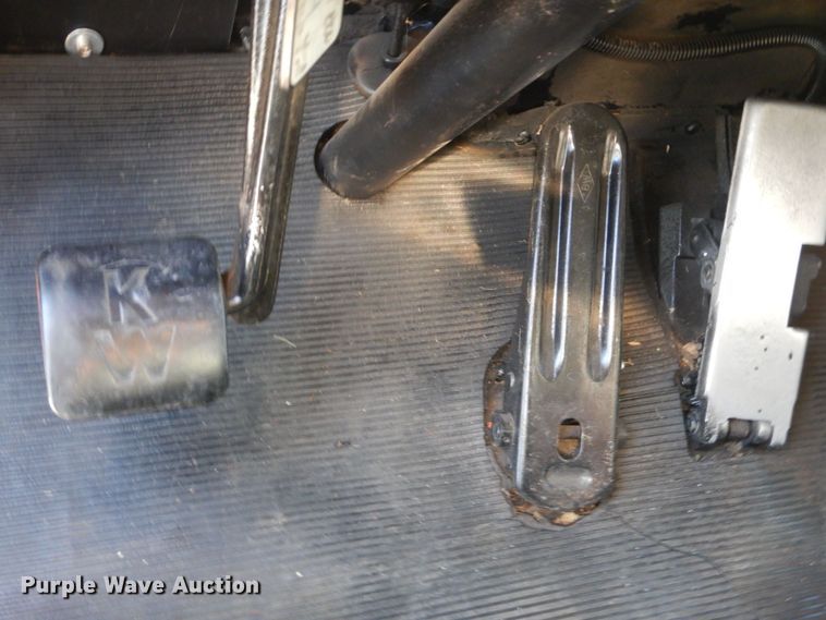 image for item DO1590 1999 Kenworth T800  dump truck