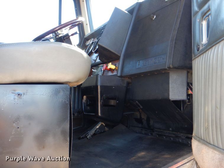 image for item DO1590 1999 Kenworth T800  dump truck