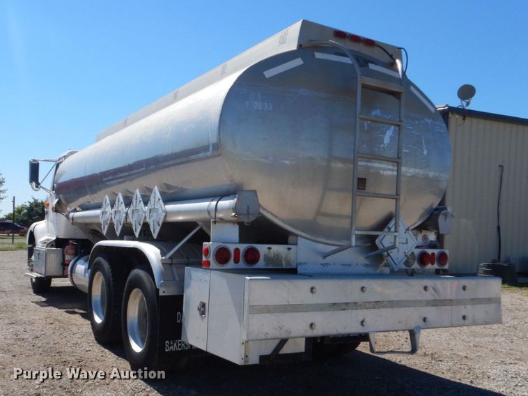 image for item DO1591 1990 International F8300  fuel truck