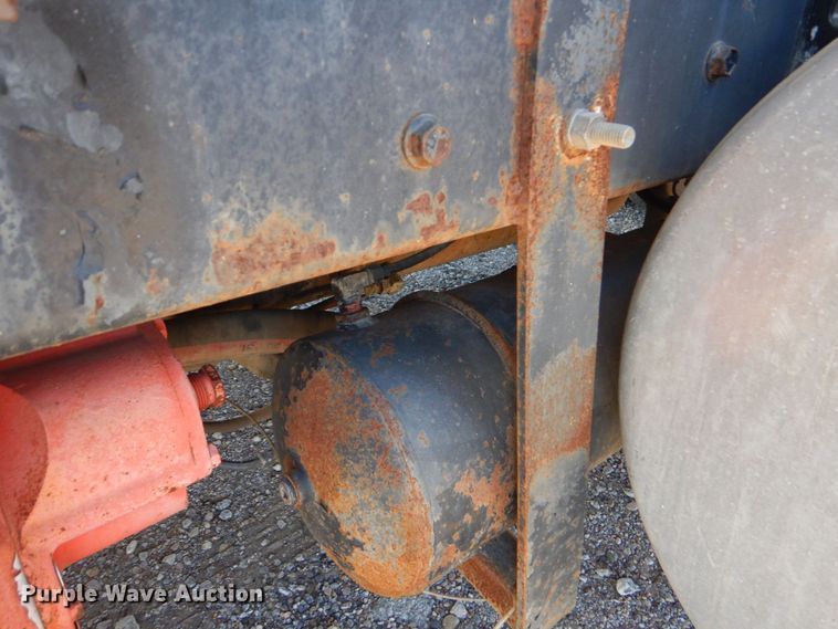 image for item DO1591 1990 International F8300  fuel truck