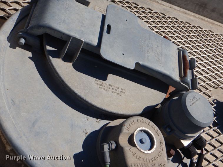 image for item DO1591 1990 International F8300  fuel truck