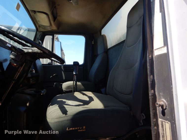 image for item DO1591 1990 International F8300  fuel truck