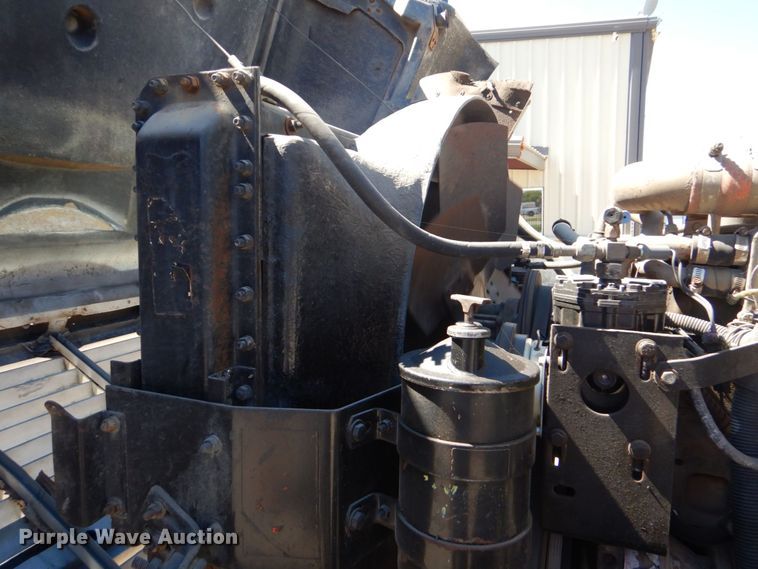 image for item DO1591 1990 International F8300  fuel truck