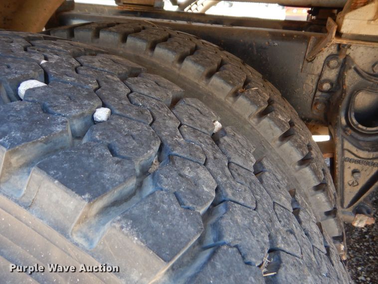 image for item DO1591 1990 International F8300  fuel truck