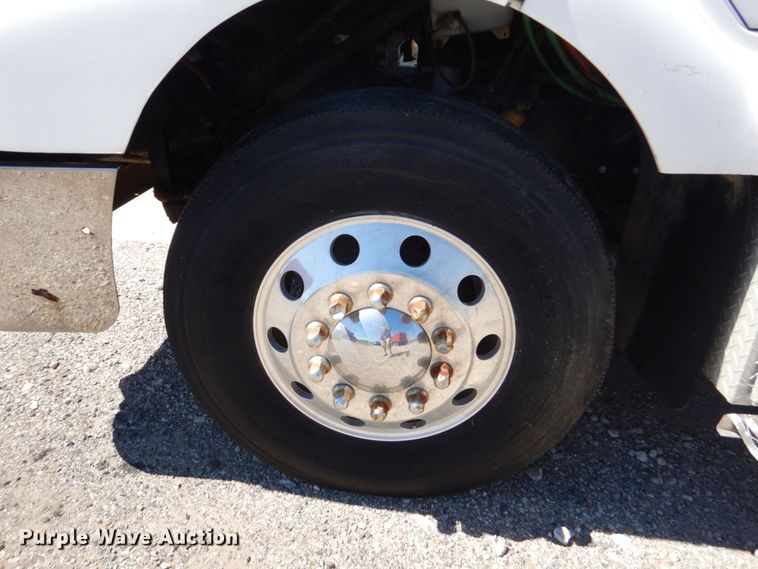 image for item DO1591 1990 International F8300  fuel truck