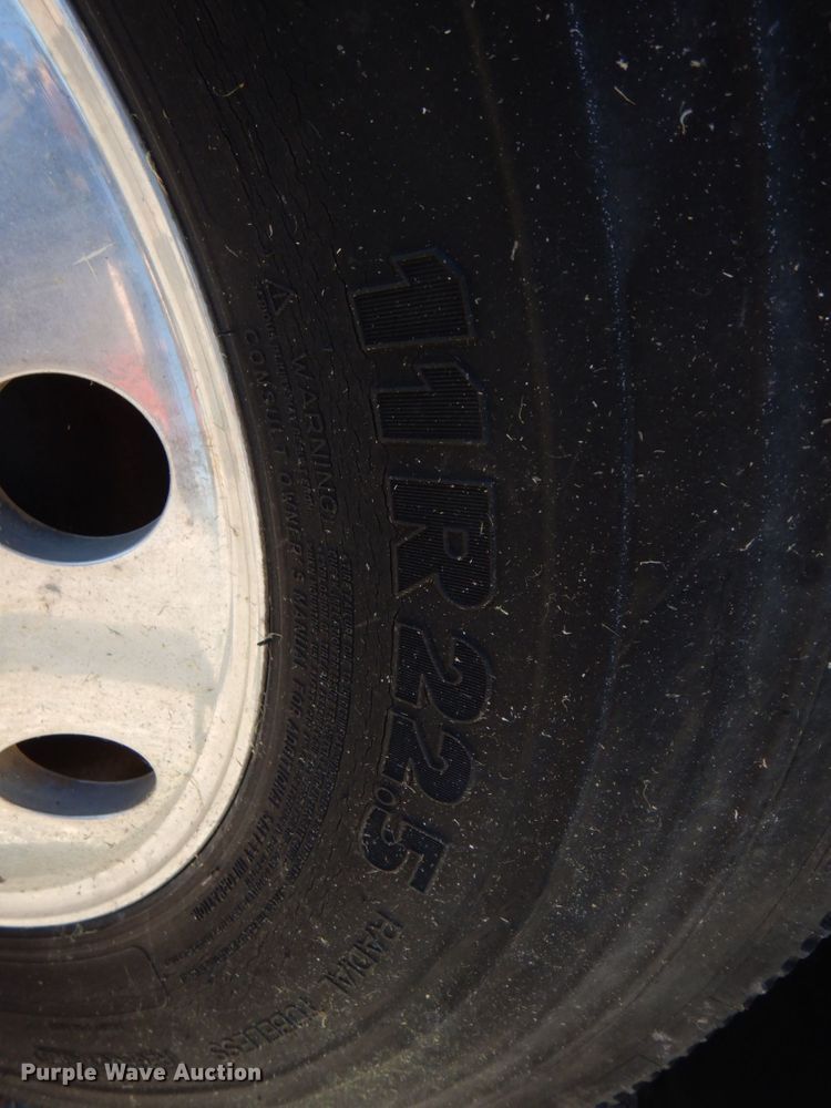 image for item DO1591 1990 International F8300  fuel truck