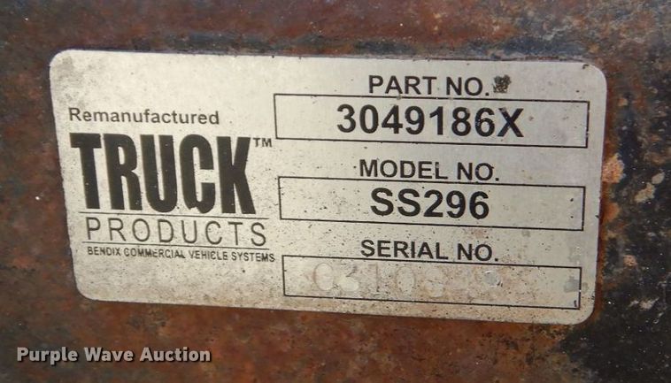 image for item DO1591 1990 International F8300  fuel truck