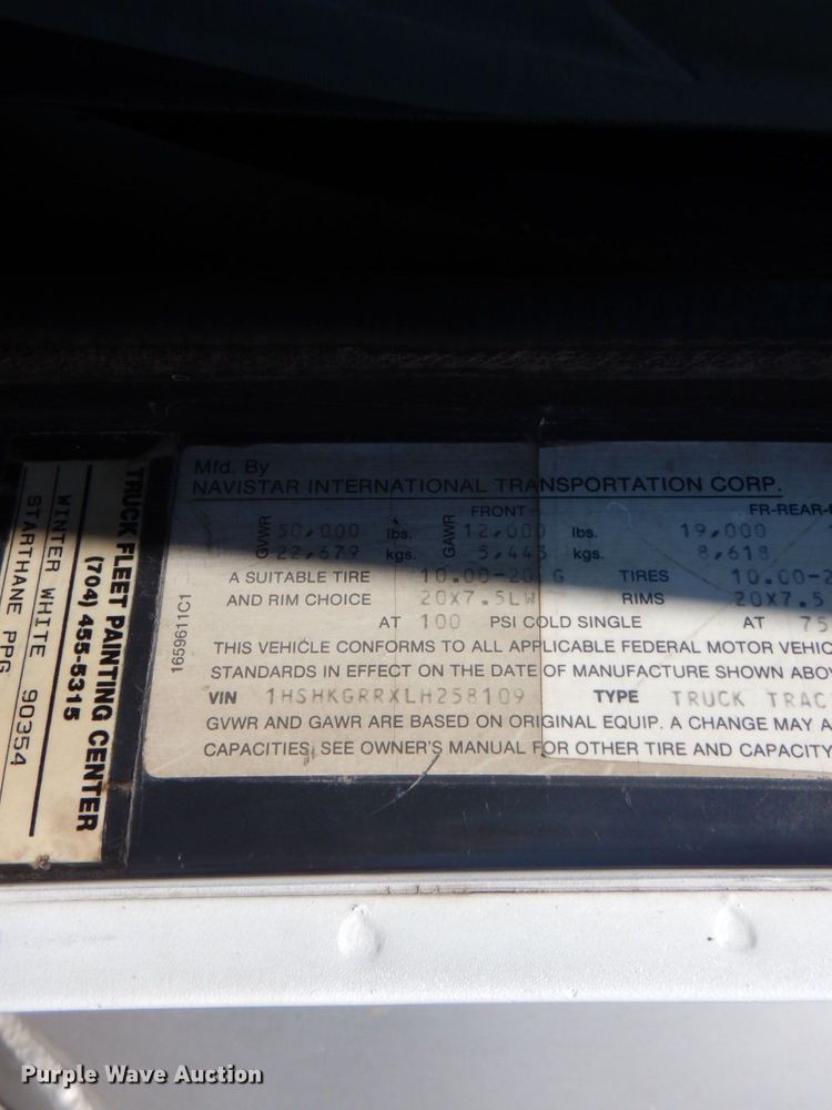 image for item DO1591 1990 International F8300  fuel truck