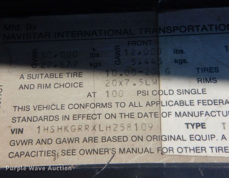 image for item DO1591 1990 International F8300  fuel truck